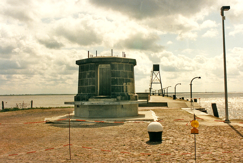 Datei:Mole 1 0011-E.Koch.jpg