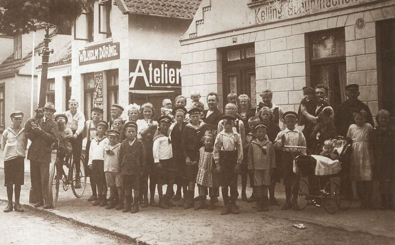 Datei:Familie Döring und Nachbarn 1920.jpg