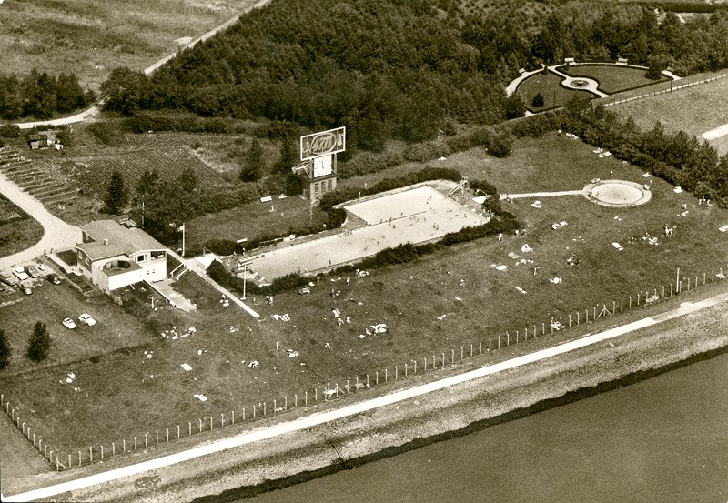 Datei:BS1-E016 Sommerbad.jpg