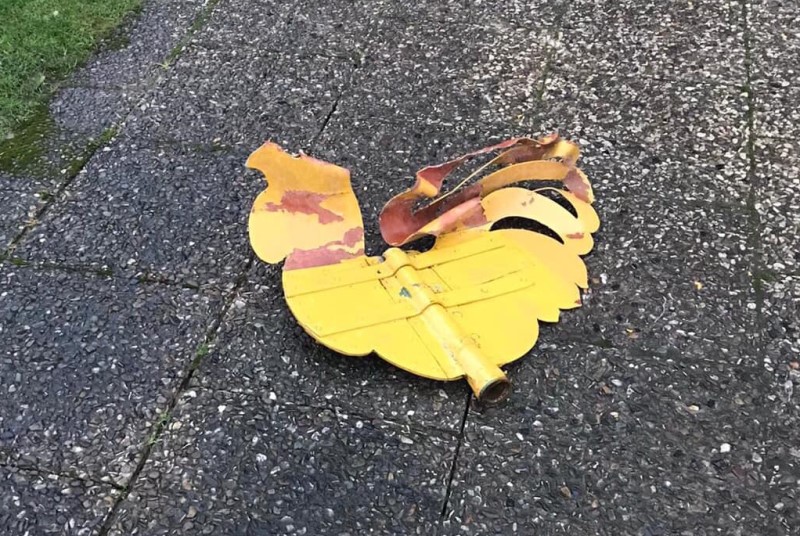 Datei:Wetterhahn-Sylvia Rosenau.jpg