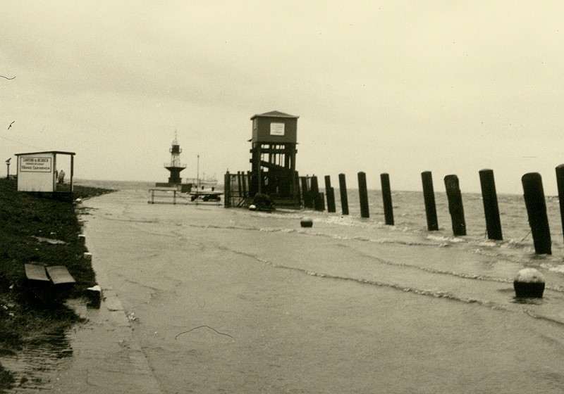 Datei:054-Alter Vorhafen Hochwasser.jpg