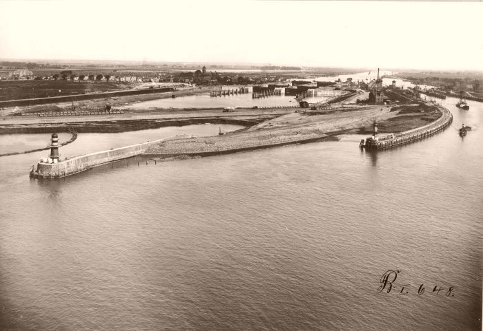 Datei:648-Gesamtansicht von der Elbe 18.9.1913.jpg