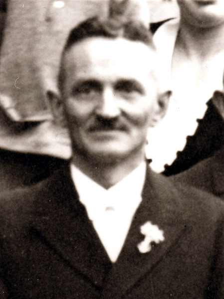 Datei:08-Ernst Behschnitt.jpg