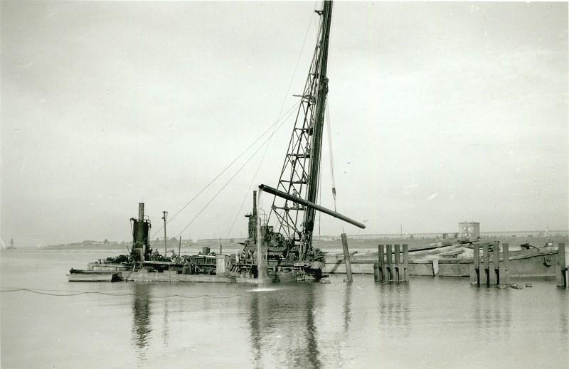 Datei:076-Pfahlziehen Wayss+Freitag.jpg