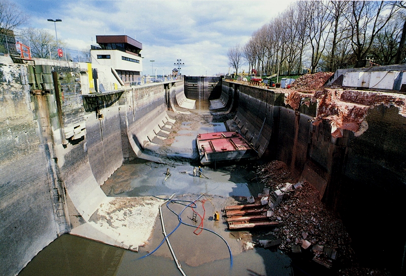 Datei:Alte Schleuse leer.jpg