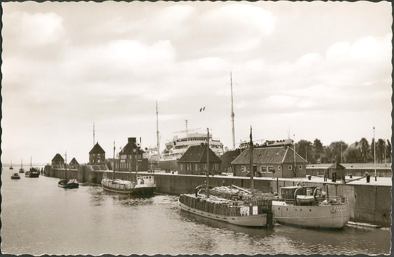 Datei:22-SS2-K030 Schiffe in der Schleuse.jpg