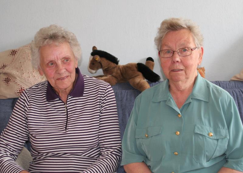 Datei:Ursula und Ruth-2012.jpg