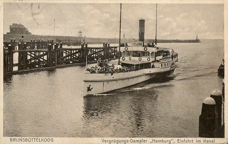 Datei:SS2-E003 'Hamburg' fährt in Schleuse (1937).jpg