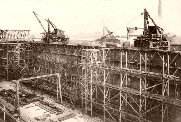 Datei:498-Bau der Schiebetore Südkammer 22.11.1912.jpg