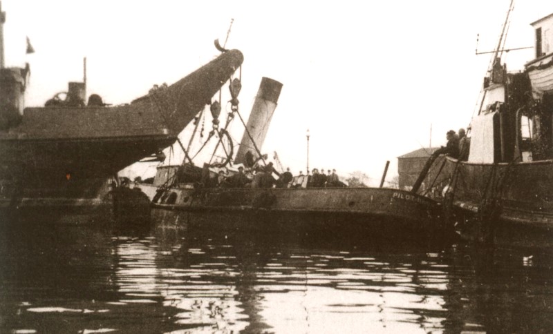 Datei:Lotsendampfer Pilot 11.10.1930-1.jpg