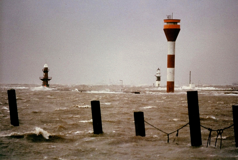 Datei:Sturmflut 11.81-03.jpg