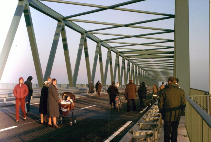 Datei:025-Bau der Bruecke.jpg