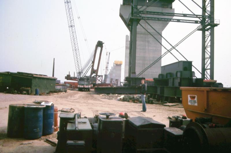 Datei:002-Bau der Brücke.jpg