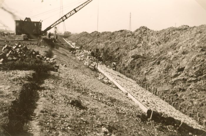 Datei:014-Schüttsteindecke im unteren Böschungsabschnitt.jpg