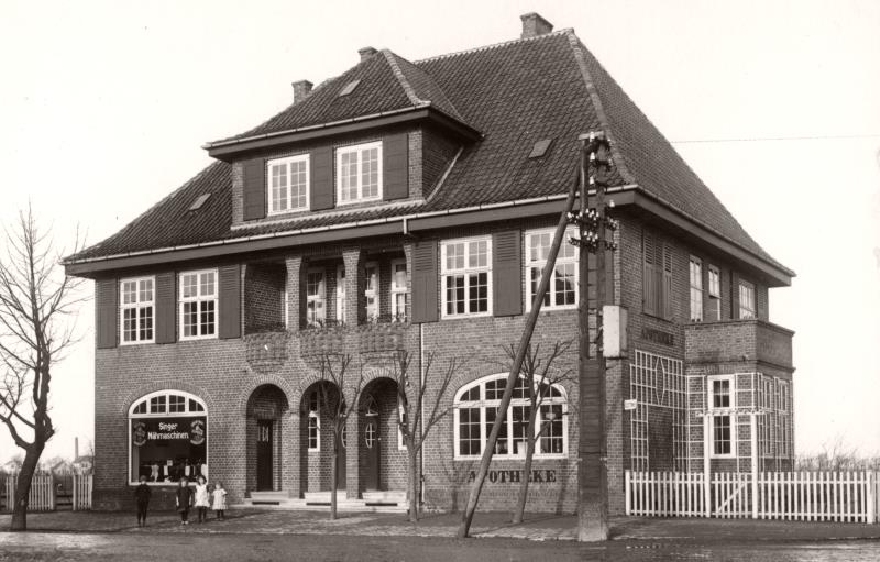 Datei:Apotheke Koogstr Ecke Wurtl 20.2.1913.jpg