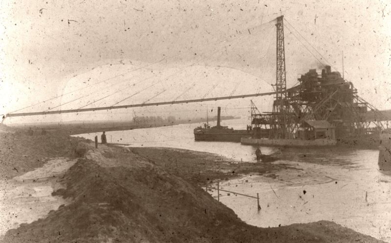 Datei:Elevator und Bagger bei km-54,4-1890.jpg