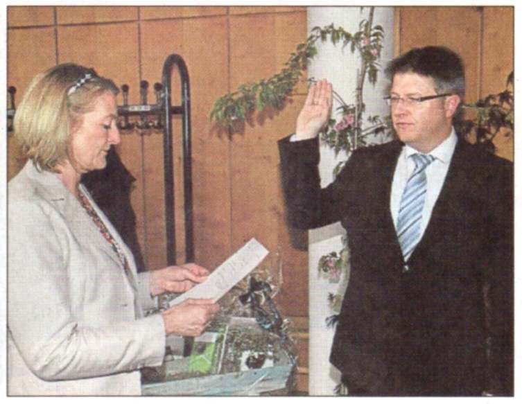 Datei:BZ-2011.04.28-Vereidigung Mohrdieck.jpg