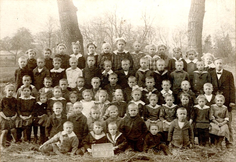 Datei:Schule Westerbüttel-1919-RSp.jpg
