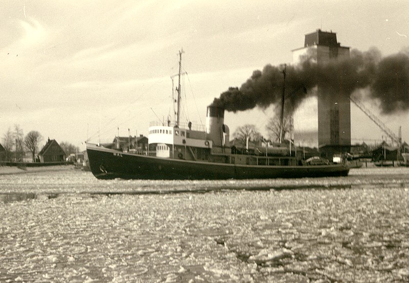 Datei:221-Fähre Hochdonn,Eis,Wal-1963.jpg