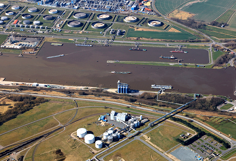 Datei:Ölhafen 2017-WSA.jpg