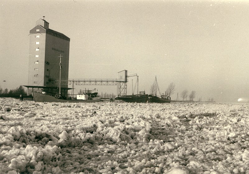 Datei:240-Silo Burg,Eis-März 1963.jpg