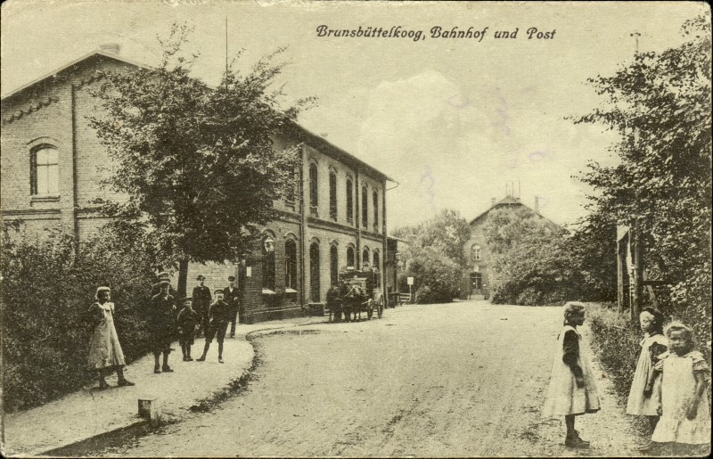 Datei:BS2-E002 Bahnhof mit Post.jpg