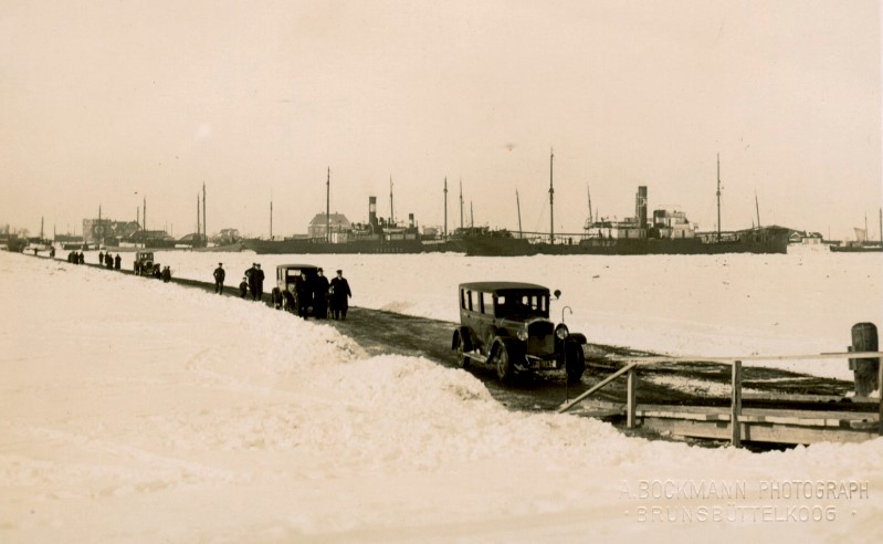 Datei:SEW-E002 Kanal mit Autos (1929).jpg