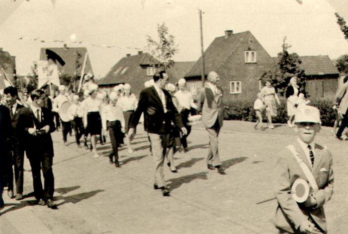 Datei:Vogelschießen Brb-Volksschule Süd-07.jpg