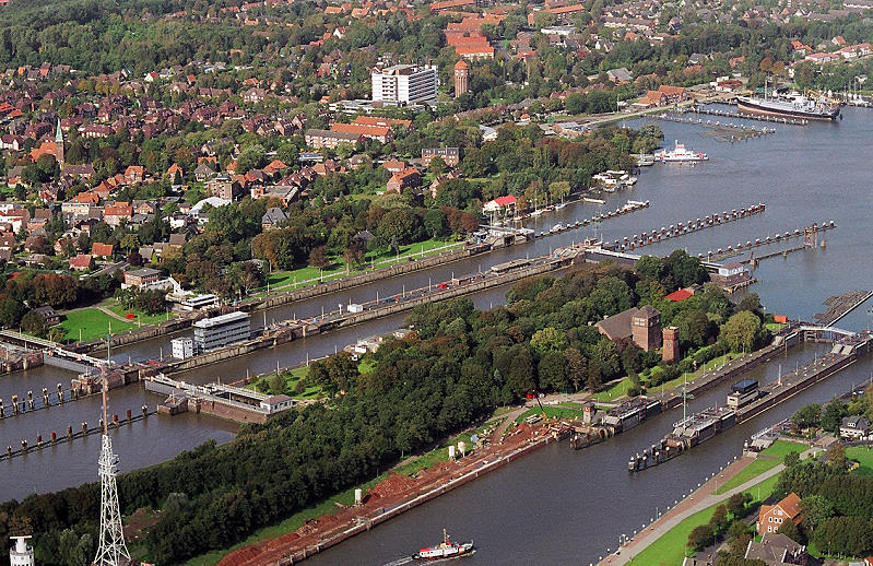 Datei:Brunsbuettel 010-2004.jpg