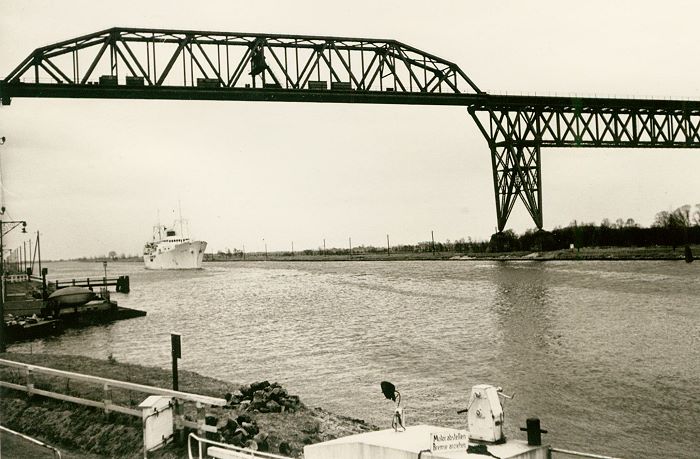 Datei:1956.04.17-Hochbrücke vom Schirrhof.jpg