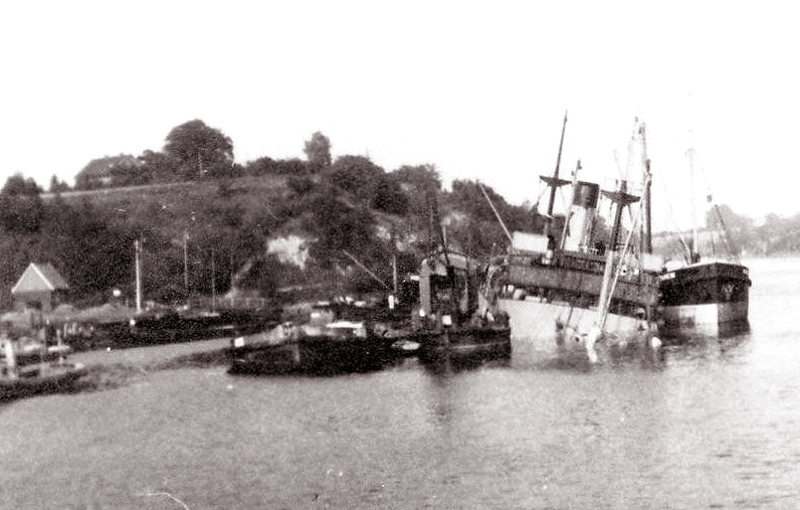 Datei:Gesunkenes Schiff.jpg