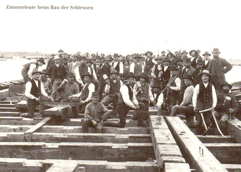 Datei:Zimmerleute-Schleusenbau-RS.jpg