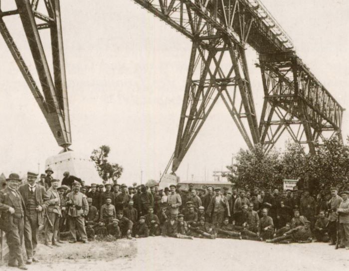 Datei:1915.07.01-Russ.Kriegsgefangene Hochbrücke-1.jpg