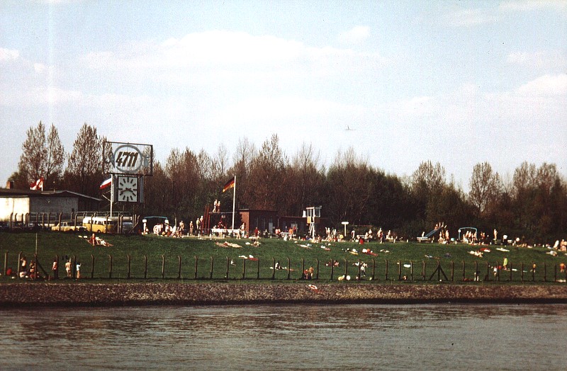 Datei:Bad von der Elbe her.jpg