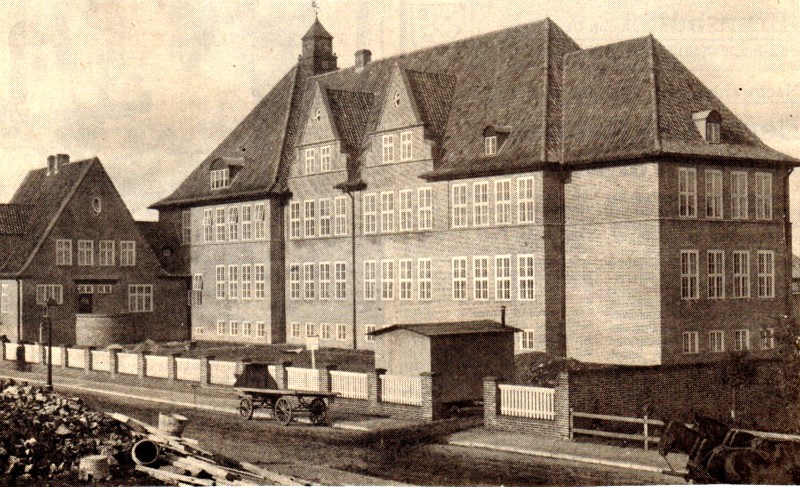 Datei:Mittelschule-1913.jpg