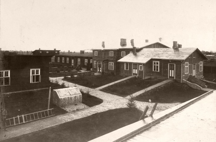 Datei:Speisesaal,Verwaltungsgebäude und Lazarett der Arbeiterbaracke 8.8.1910.jpg