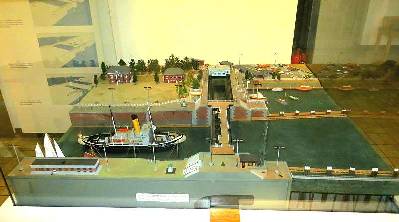 Datei:Atrium Modelle-10.jpg