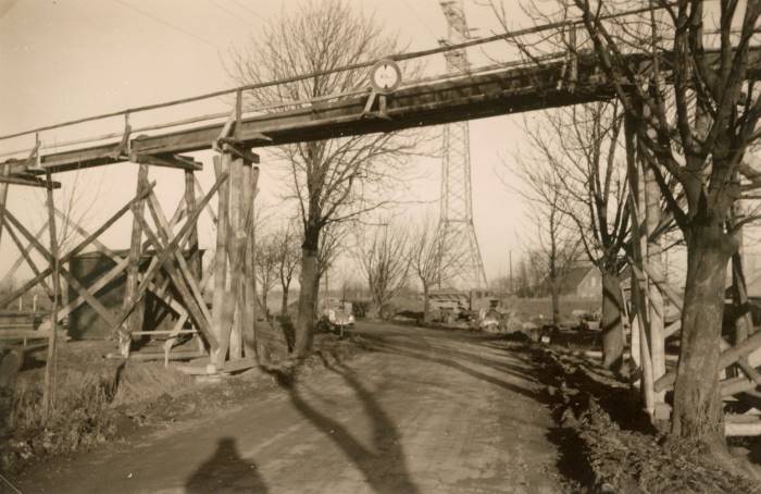 Datei:001-Rohrleitungsbrücke.jpg