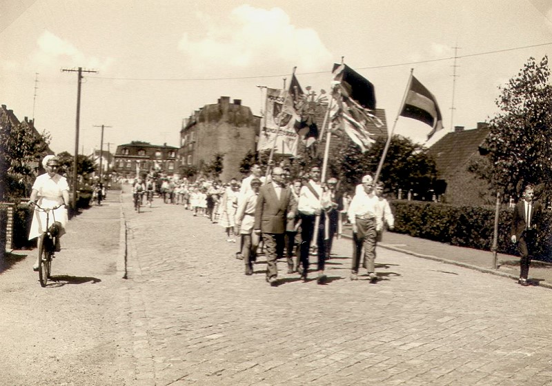 Datei:Vogelschießen Brb-Volksschule Süd-22.jpg.jpg