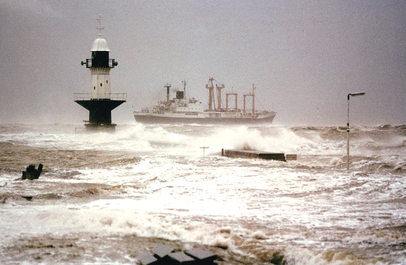 Datei:Sturmflut 11.81-02.jpg