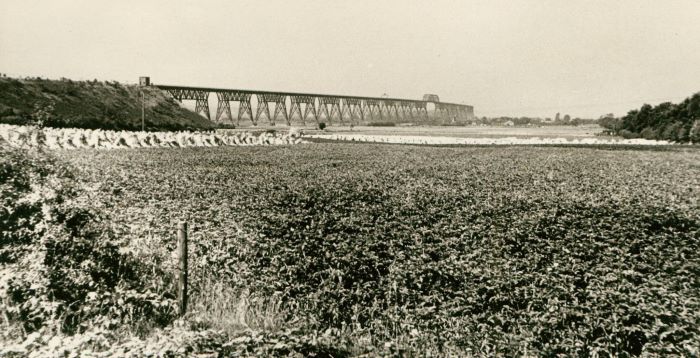Datei:012-Hochbrücke Hochdonn.jpg