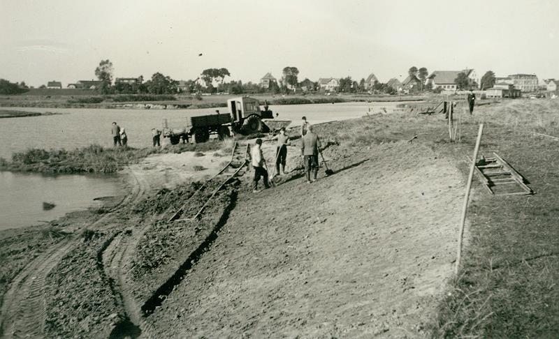 Datei:Arbeiten bei Mole4-1951.jpg