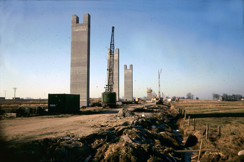 Datei:001-Bau der Brücke.jpg