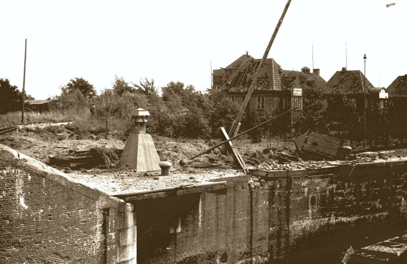 Datei:Auf der Schleuse-2.jpg