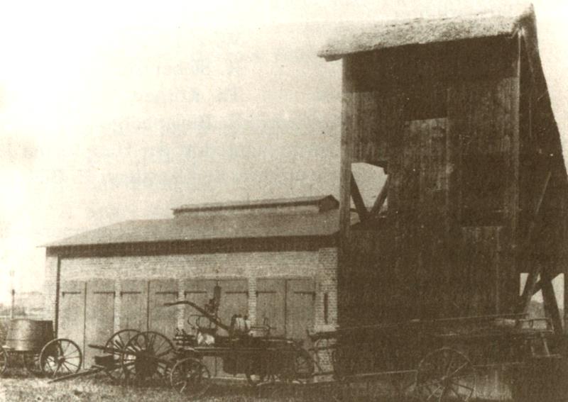 Datei:Feuerwehr-altes Gerätehaus um 1900.jpg