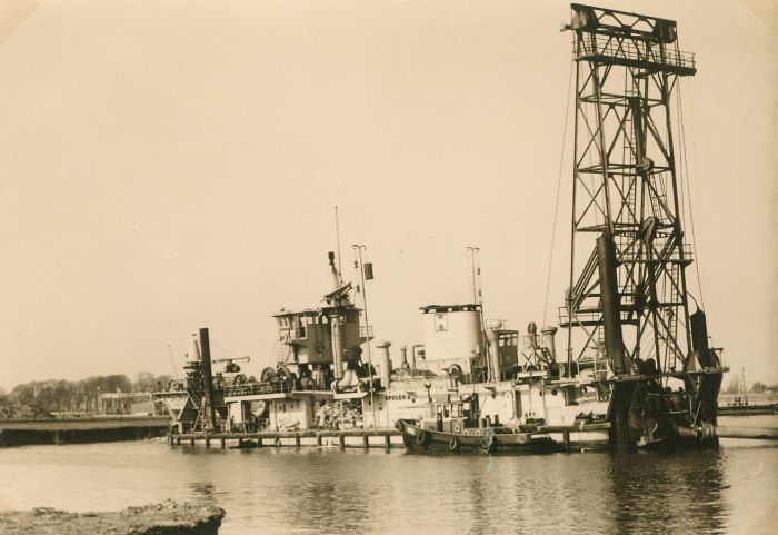 Datei:037-Cutter-Bagger Fa.Holtzmann.jpg