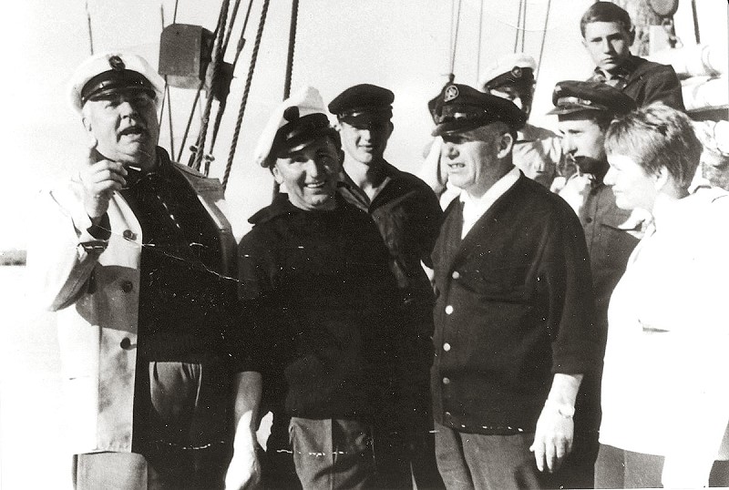 Datei:John Jacobsen an Bord.jpg