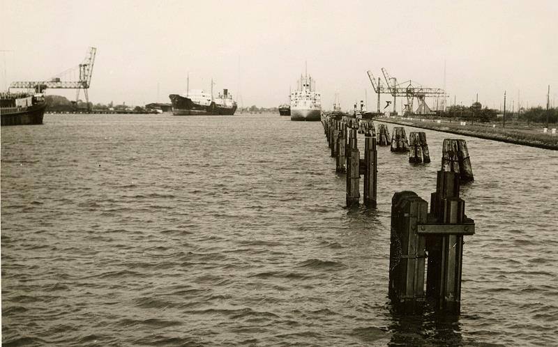 Datei:Kanal mit KiKaKo-1950a.jpg