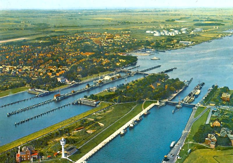 Datei:PAC-E002 Schleuse,Brunsbüttel-Nordseite.jpg