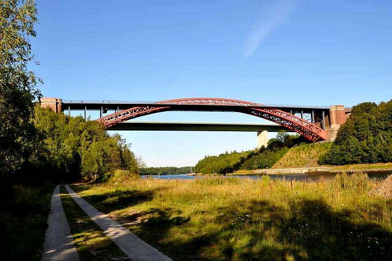 Datei:Hochbrücke Levensau-001.jpg